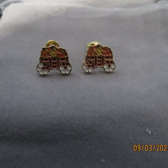 Fall Inspired Fall Leaves Wagon Earrings Studs - Picture 1 of 2